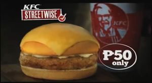 KFCから新発売!シュールな食べ物「チーズトップバーガー」