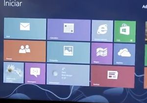 え?君が?wwwWindows8がいかにシンプルか教えてくれる子供店員!!!!!