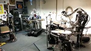 これが全員ロボットのヘヴィメタバンド「Compressorhead」だwwwwwww
