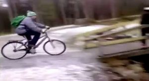 【小ネタ】自転車で氷の上を渡ろうとしたら…