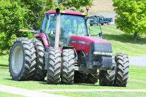 angry_american_farmer_takes_revenge_640_thumb_20120816184923.jpg