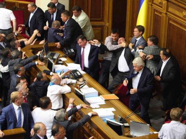 parlamentukrainabijatyka01.jpg