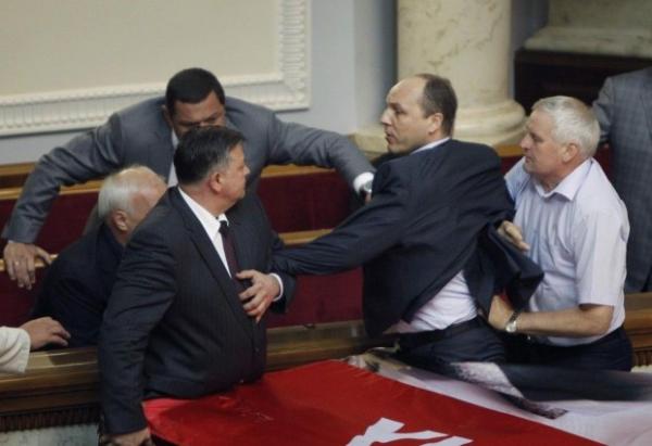 parlamentukrainabijatyka09.jpg