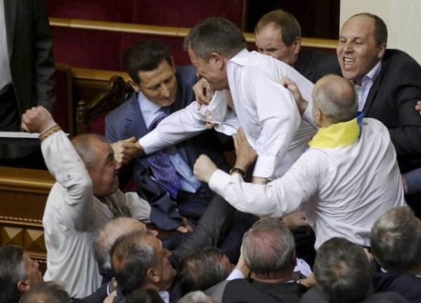 parlamentukrainabijatyka11.jpg