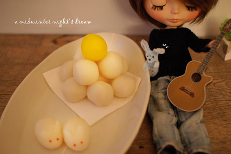 I guess the blue bunny is interested in the bunny dangos ;-p