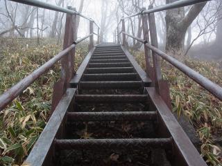 ④鉄階段
