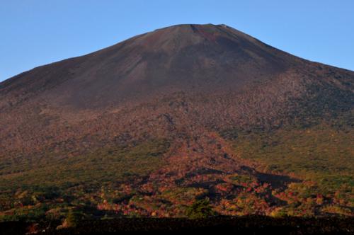 朝の岩手山
