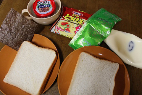 カツオの缶詰でトースト 材料