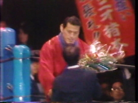 猪木を激励する小野田さん