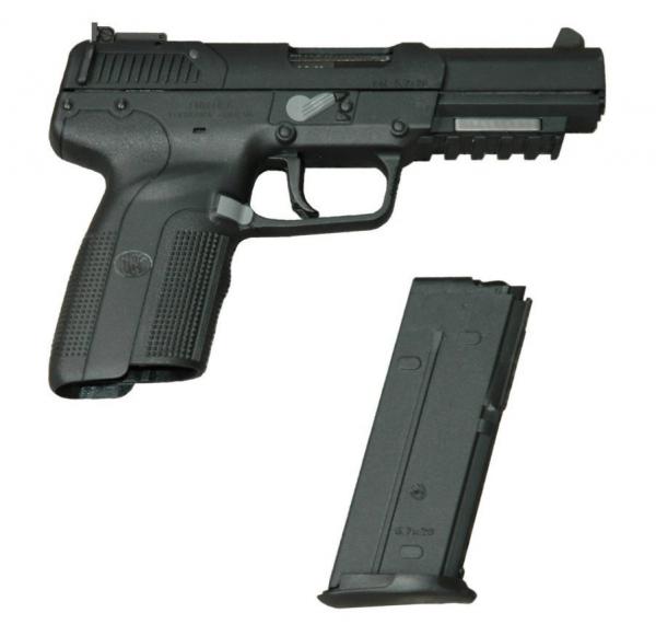 FN57mag01.jpg