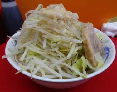 横から