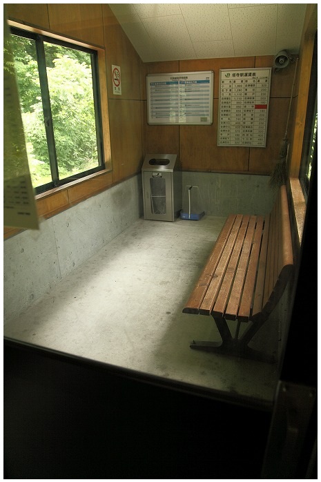 塔寺駅待合室