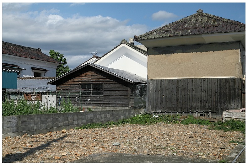 蔵と空き地