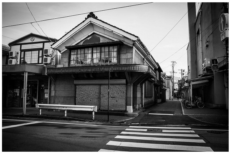 monochrome・三条