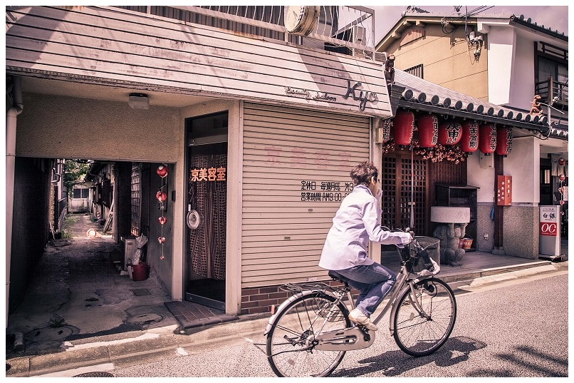 奈良町庚申堂前の自転車