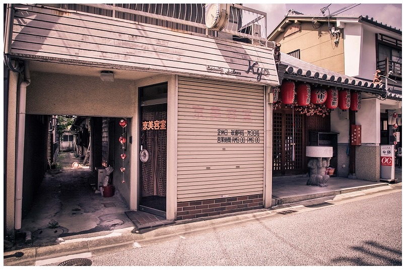 奈良町庚申堂前
