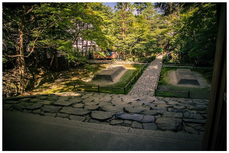 法然院 山門白砂壇