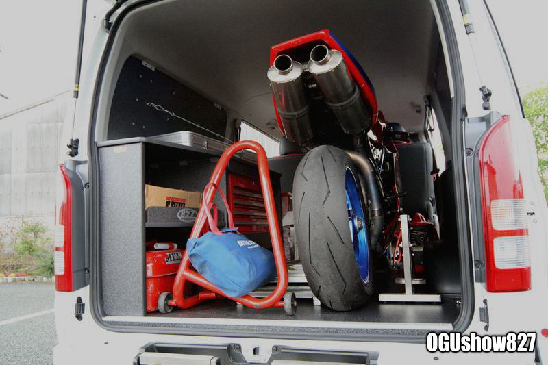 200系ハイエースS-GL標準ボディ バイク&自転車積載トランポ 長崎のオーナー様へ納車