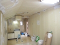 東京都調布市 賃貸物件入居者退去後原状回復 アパートワンルームクロス張替え 下地処理:パテ打ち 作業風景 3