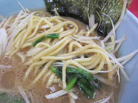 山岡家 醤油ねぎラーメン 麺_blog