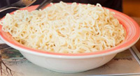 eats-noodles123.jpg