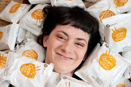 eats-noodles2.jpg