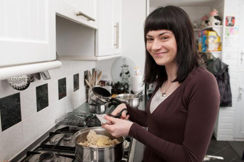 eats-noodles3.jpg