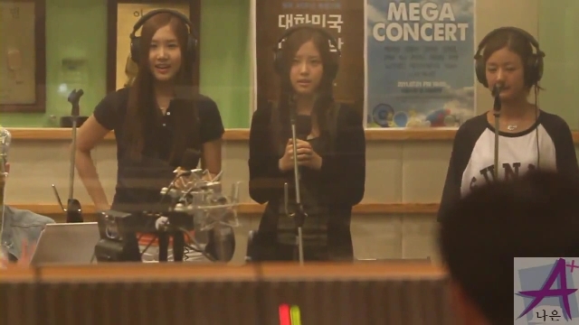 APink@Kiss The Radio(110712)_1