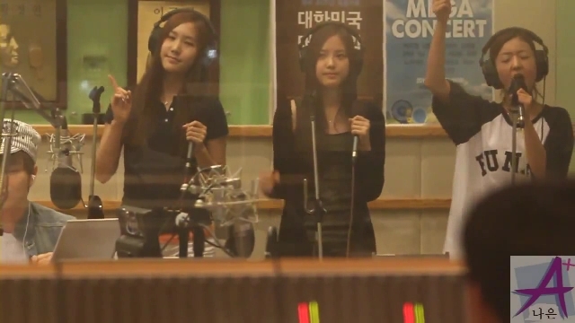 APink@Kiss The Radio(110712)_2