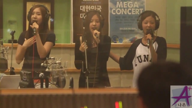 APink@Kiss The Radio(110712)_4