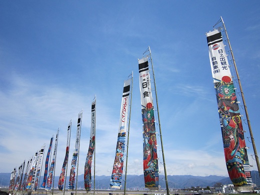 川中島合戦戦国絵巻と桃の花 愛犬ピノはポメラニアン