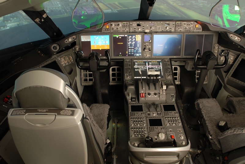 boeing vs airbus cockpit