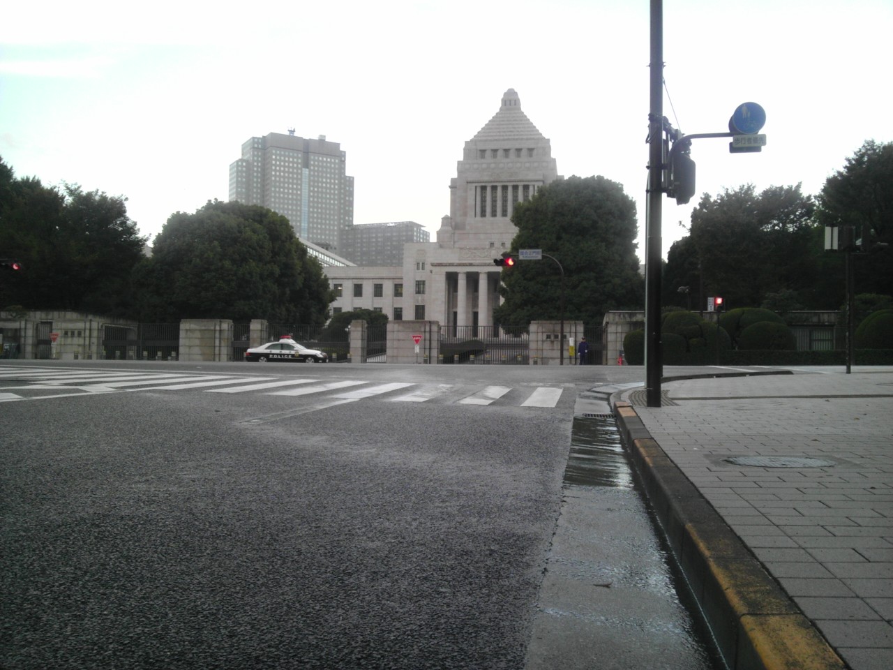 早朝の国会議事堂@皇居ランの途中
