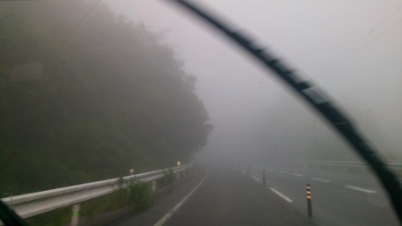 雨の中