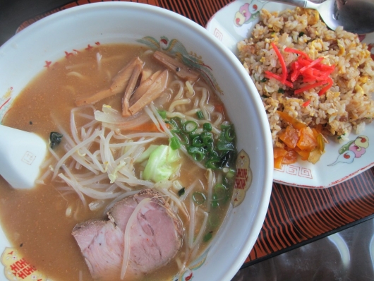 高田食堂 @ サッポロラーメン ・ ミソ & 半チャーハン 1
