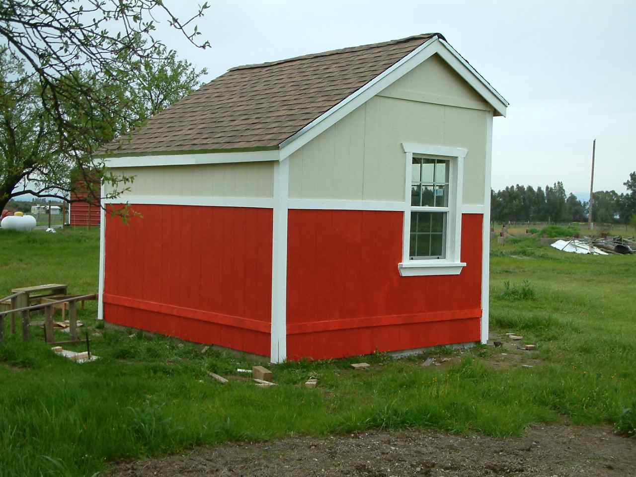 6' x 6' traditional wooden potting garden shed with 6