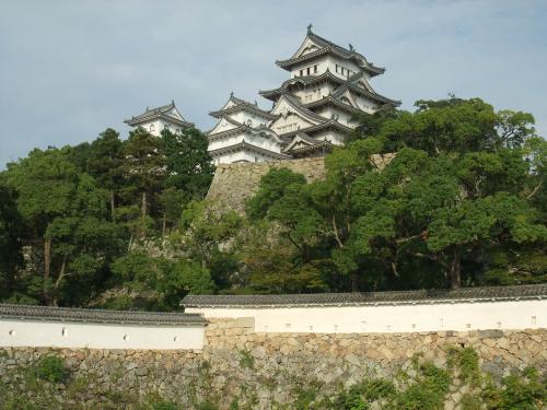 三国堀付近から見る天守群