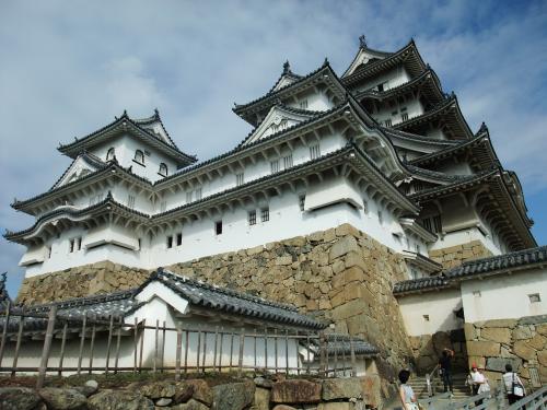 備前丸から見る天守群。左から乾小天守、西小天守、大天守