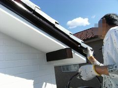 水切り棒を交換してボルトの頭を錆びないように塗装している