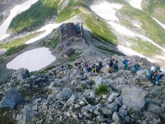 一ノ越山荘下に山頂を目指します-120730(月)