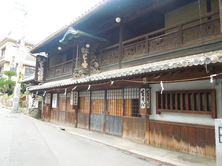 早朝の参道
