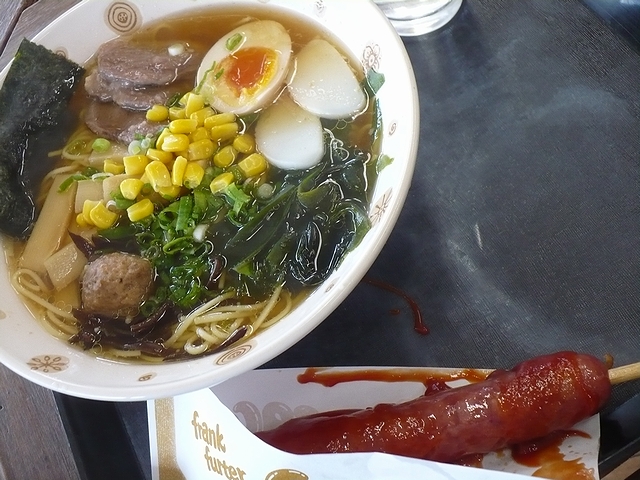 鴨ラーメンとフランクフルト