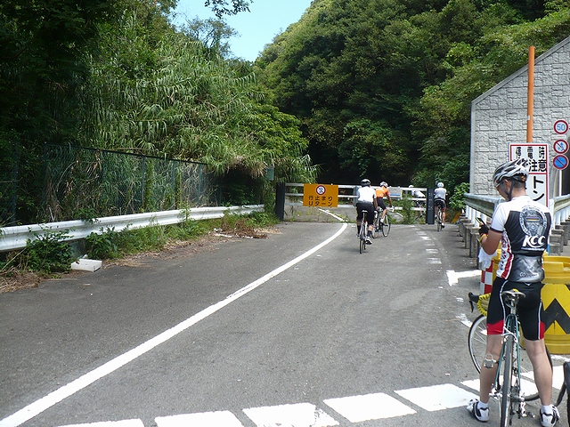 大川峠と大川トンネルの分かれ道