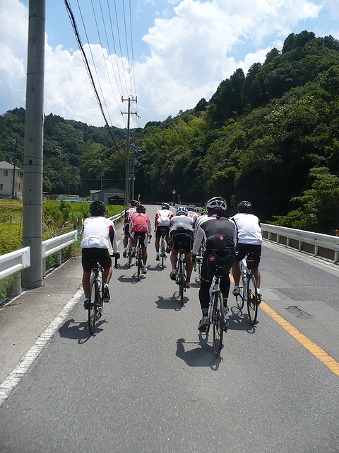 猿坂峠への道