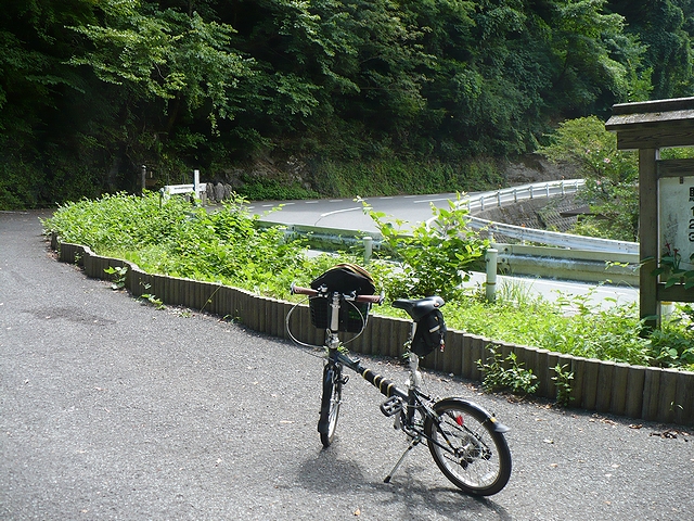 高野山の途中の展望台駐車場で休憩