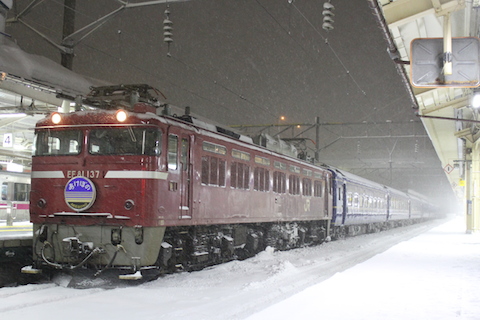 あけぼの 編成(EF81-137)
