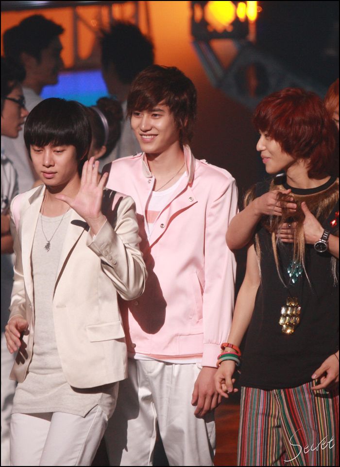 32d01d73f5cc5b17192170f9e516fbbb090605MusicBank-2.jpg