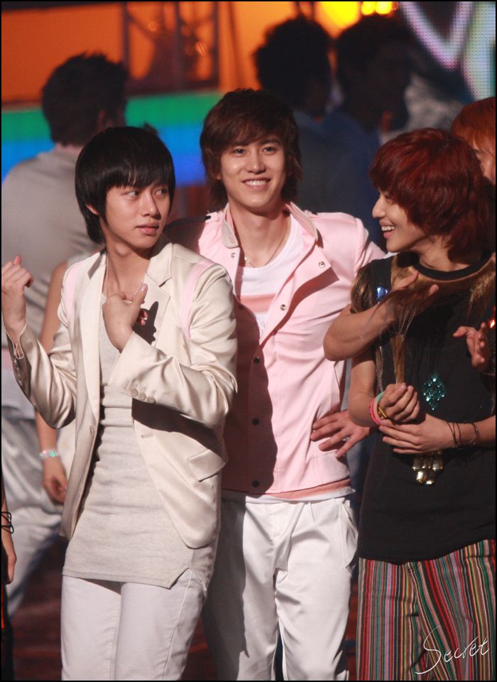 32d01d73f5cc5b17192170f9e516fbbb090605MusicBank.jpg
