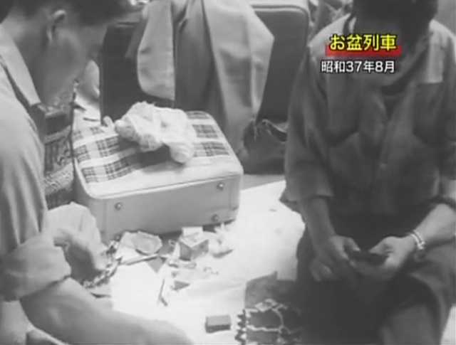 1962年 毎日新聞ニュース お盆列車は超満員