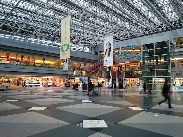 空港内広場